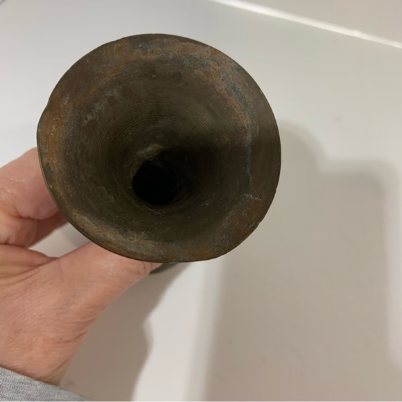 Vintage brass bud vase with lots of patina size 5” high 1940’s etched design - Picture 3 of 6